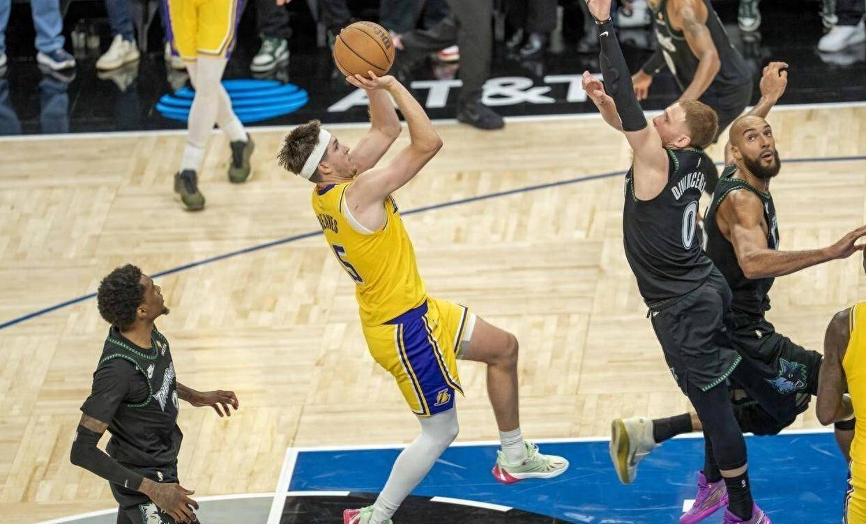 包含赛后洛杉矶湖人备战CBA季后赛；主帅复盘细节曝光；更衣室稳定；赛程密集仍需轮换的词条-开云官网